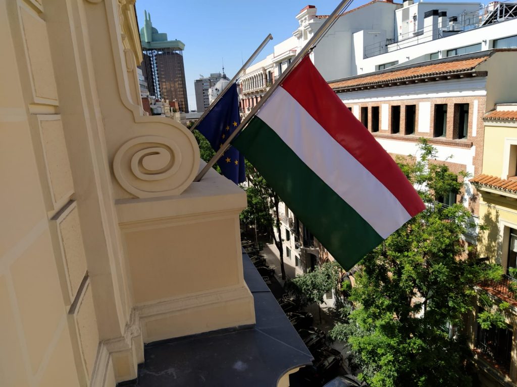 Fachada de la Embajada de Hungría en Madrid, destino habitual de traducciones juradas oficiales