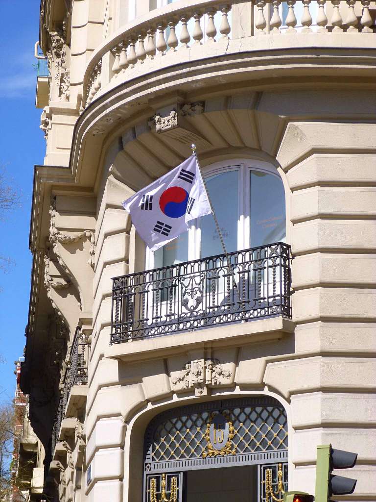 Fachada de la Embajada de Corea del Sur en Madrid, lugar habitual de entrega de traducciones juradas